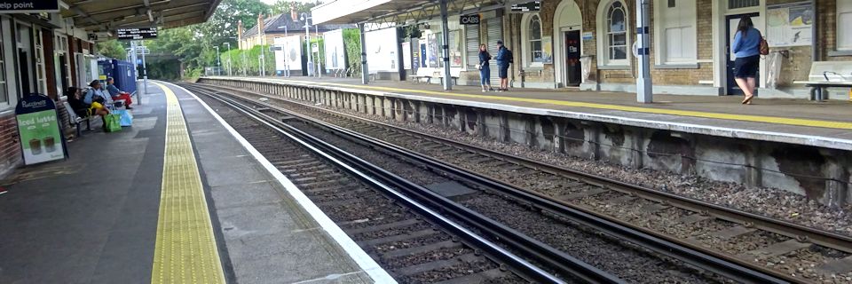 teddington_station