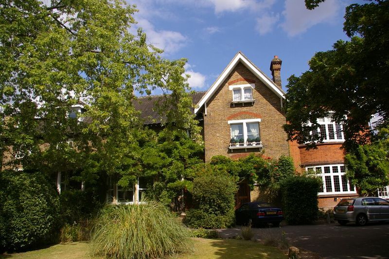 File:Broom Close 49-51.jpg