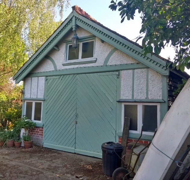 File:Broom Close Boathouse a.jpg